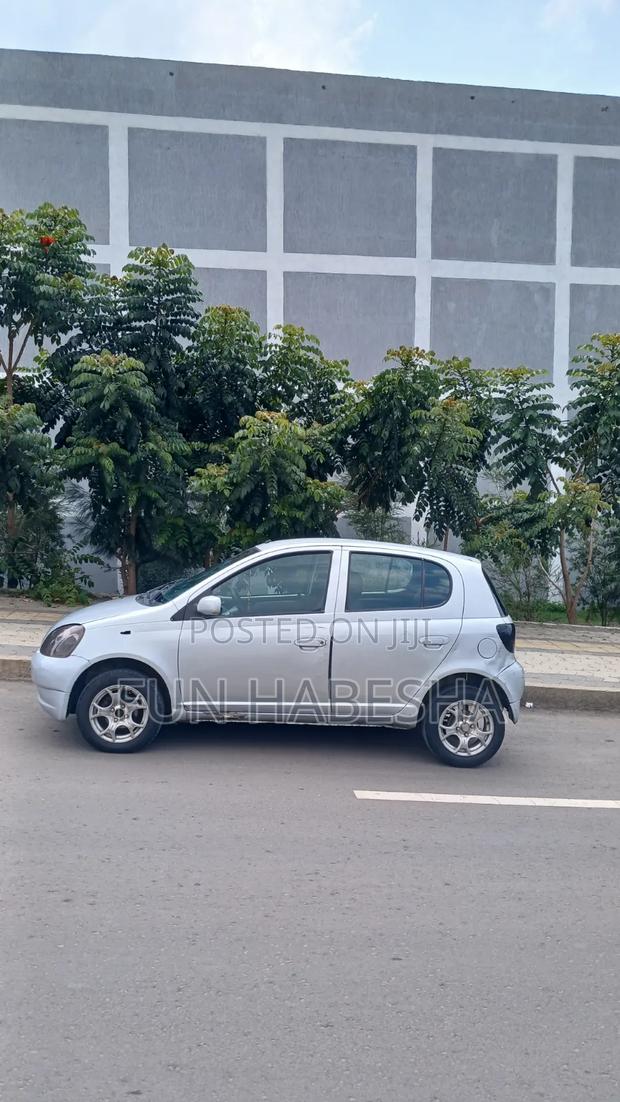Toyota Vitz 2001 Silver