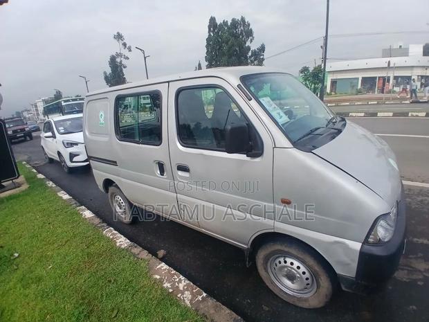 Suzuki Eeco 2023 White
