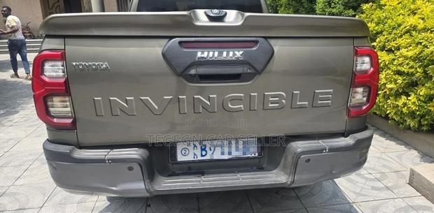 Toyota Hilux 2021 Gray