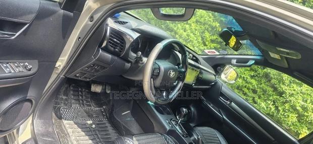 Toyota Hilux 2021 Gray
