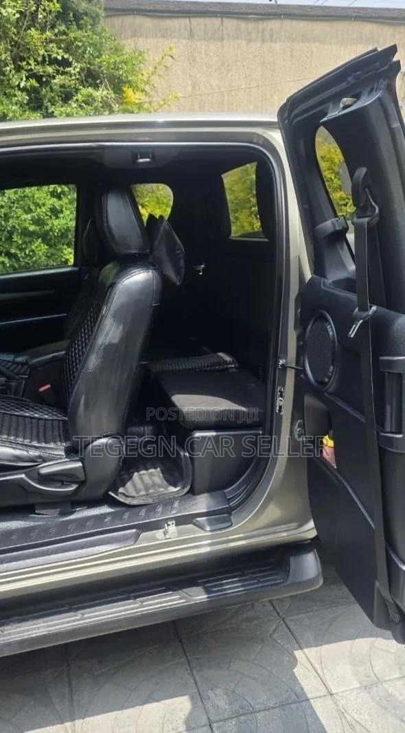 Toyota Hilux 2021 Gray