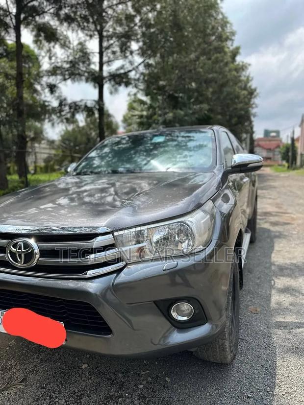 Toyota Hilux 2017 Gray