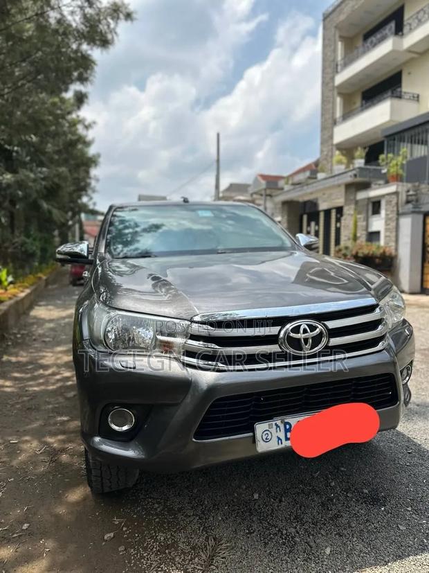 Toyota Hilux 2017 Gray
