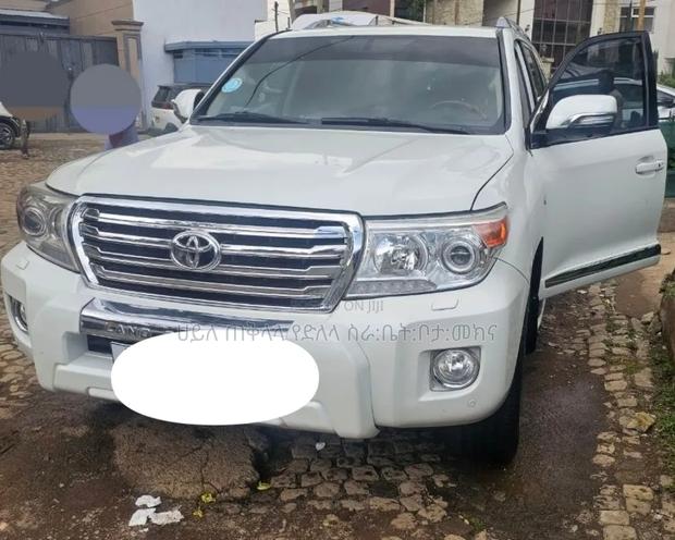 Toyota Land Cruiser 2011 Off white