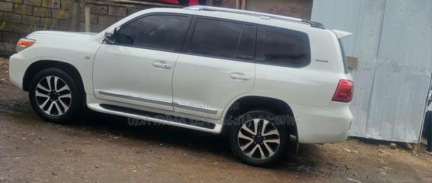 Toyota Land Cruiser 2011 Off white