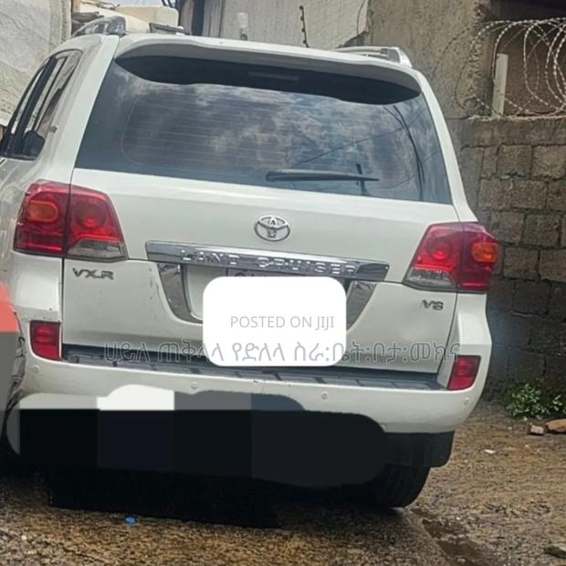 Toyota Land Cruiser 2011 Off white