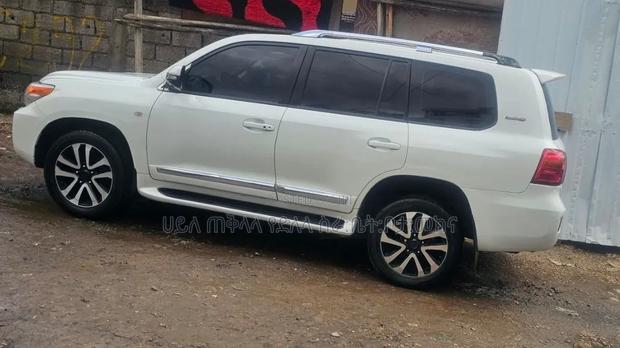 Toyota Land Cruiser 2011 Off white