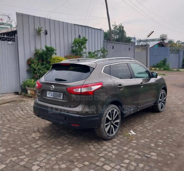 Nissan Qashqai 2017 Brown