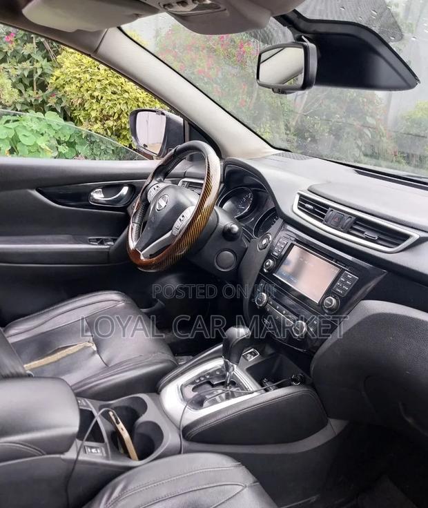 Nissan Qashqai 2017 Brown