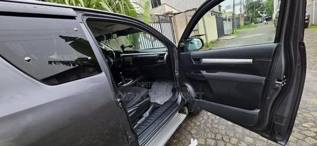 Toyota Hilux 2016 Gray