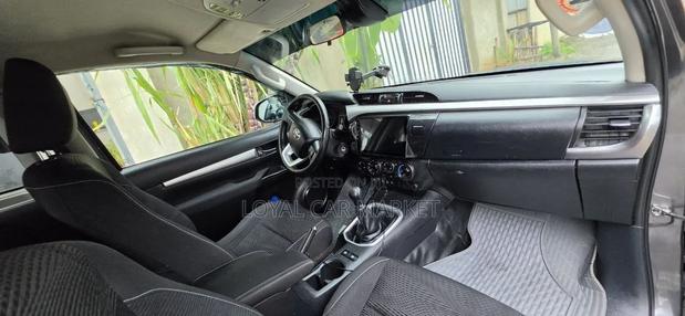 Toyota Hilux 2016 Gray