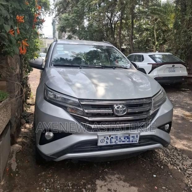 Toyota Rush 2022 Silver