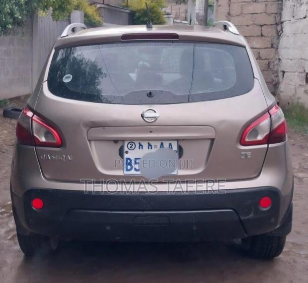 Nissan Qashqai 2012 Gray