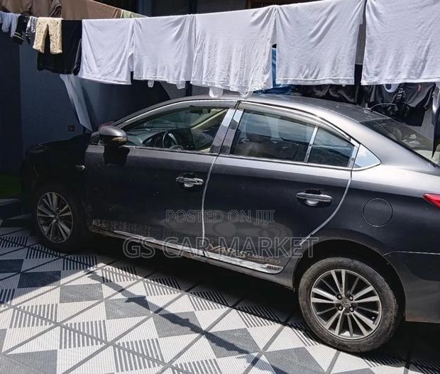 Toyota Yaris 2016 Gray