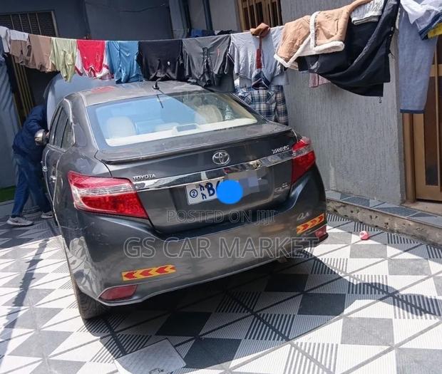 Toyota Yaris 2016 Gray