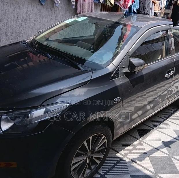 Toyota Yaris 2016 Gray