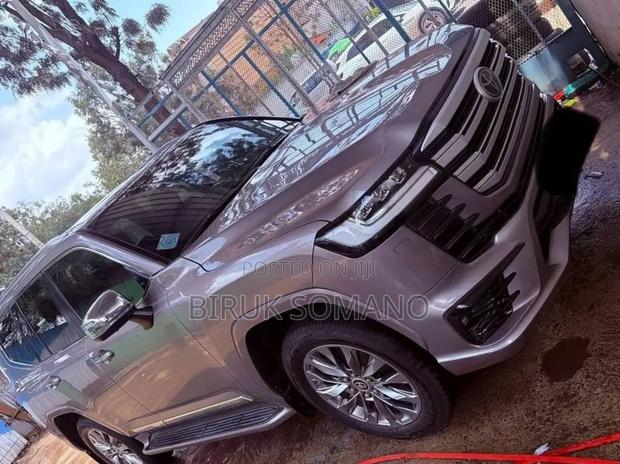 Toyota Land Cruiser 2023 Silver