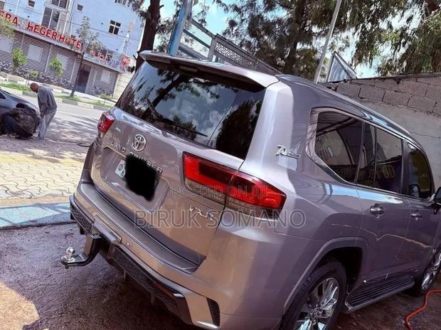 Toyota Land Cruiser 2023 Silver