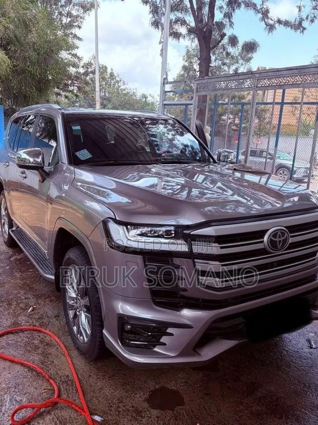 Toyota Land Cruiser 2023 Silver
