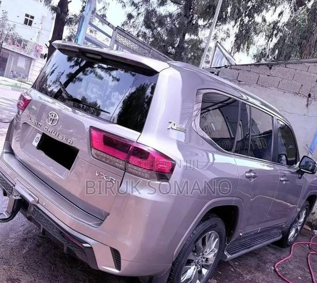 Toyota Land Cruiser 2023 Silver
