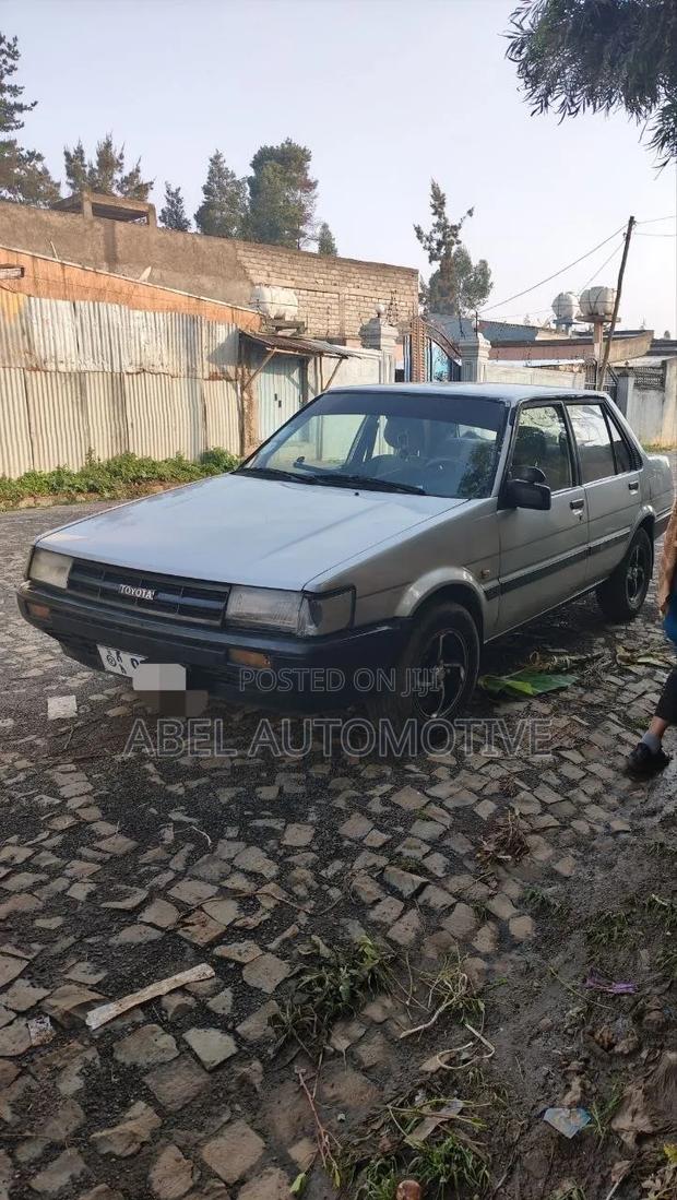 Toyota Corolla 1986 White