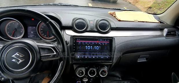 Suzuki Swift 2022 Silver
