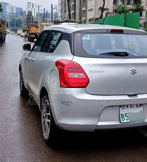 Suzuki Swift 2022 Silver