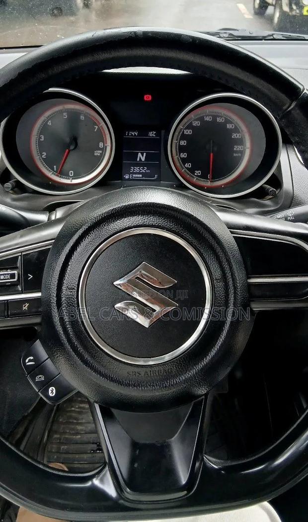 Suzuki Swift 2022 Silver