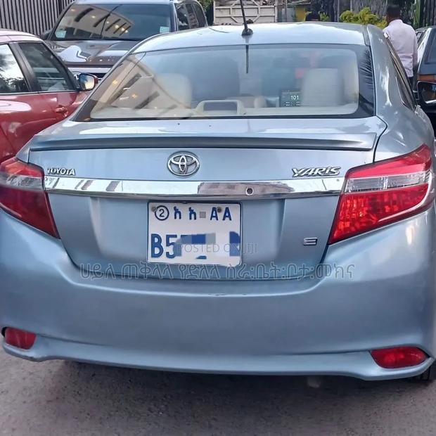 Toyota Yaris 2015 Maroon