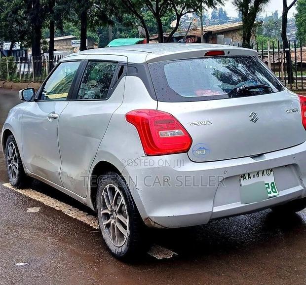 Suzuki Swift 2022 Gray
