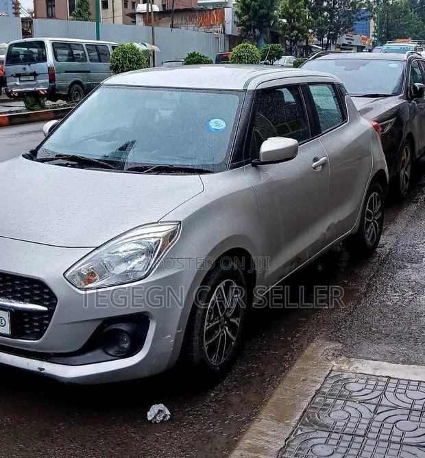 Suzuki Swift 2022 Gray