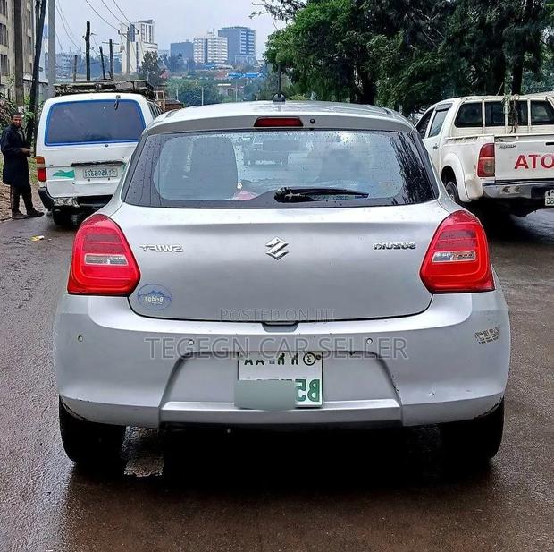 Suzuki Swift 2022 Gray