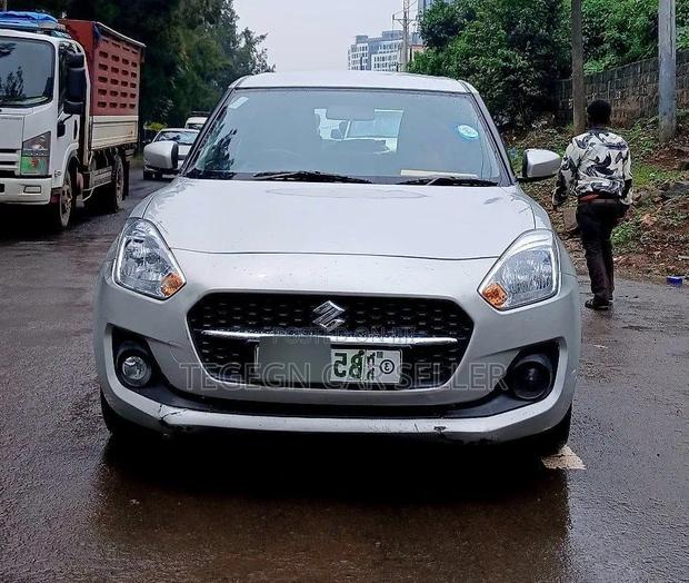 Suzuki Swift 2022 Gray