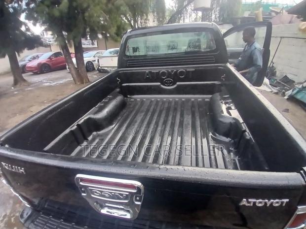 Toyota Hilux 2010 Black