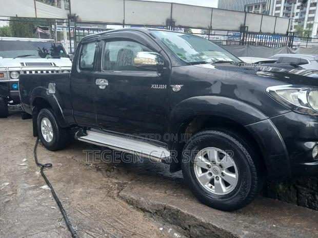 Toyota Hilux 2010 Black