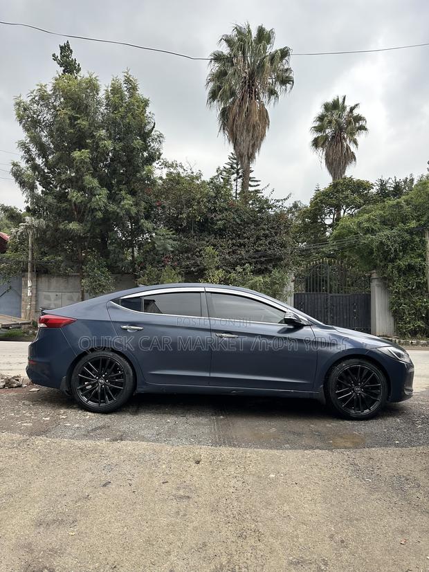 Hyundai Avante 2016 Blue