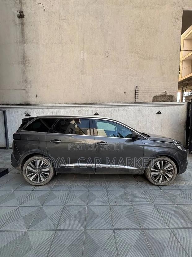 Peugeot 5008 2020 Gray