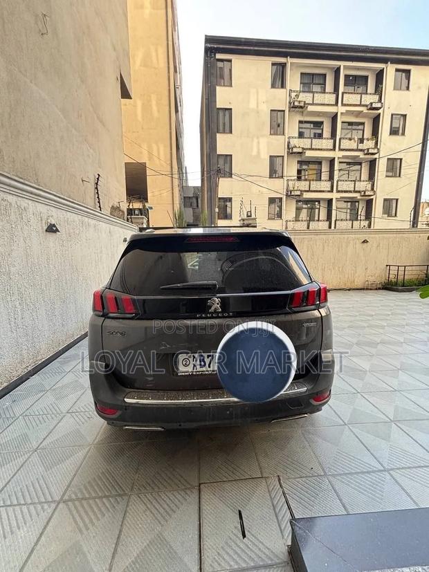 Peugeot 5008 2020 Gray