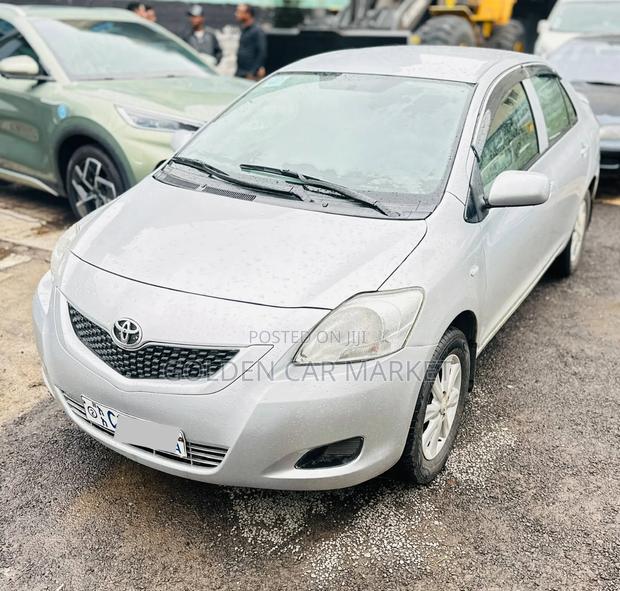 Toyota Yaris 2011 White