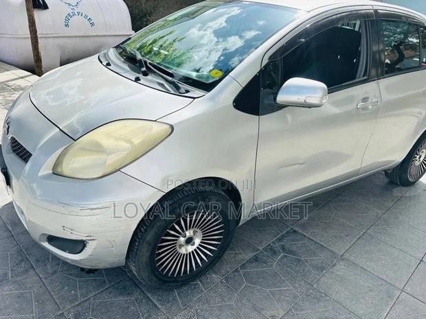 Toyota Yaris 2010 Silver