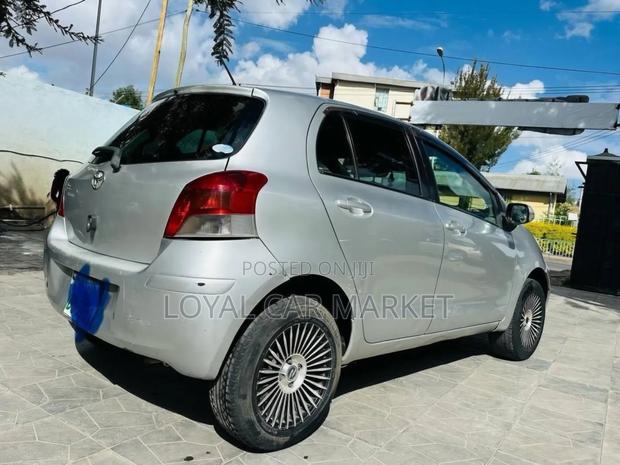 Toyota Yaris 2010 Silver