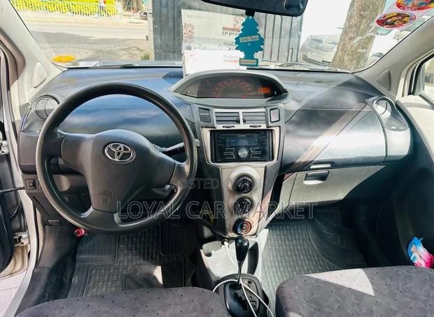 Toyota Yaris 2010 Silver