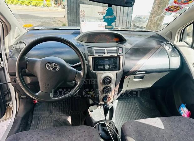 Toyota Yaris 2010 Silver