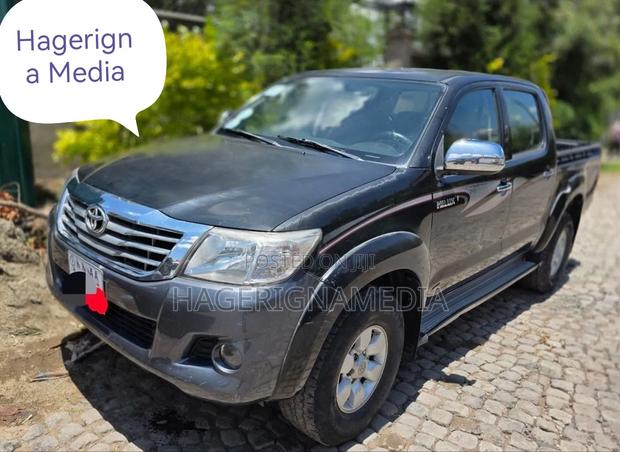 Toyota Hilux 2012 Black