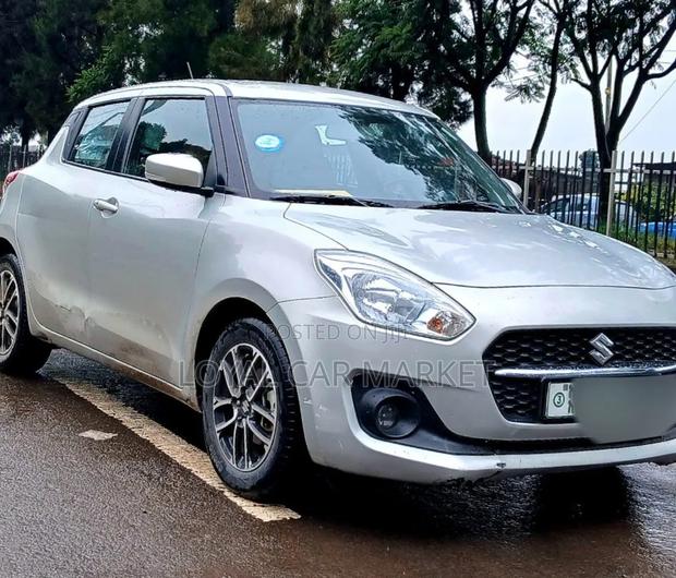 Suzuki Swift 2022 Gray