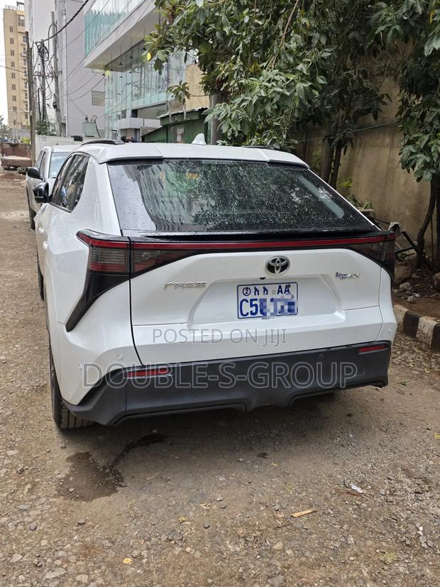 Toyota bZ4X 2024 White