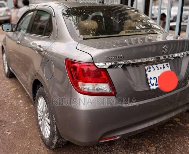 Suzuki Dzire 2022 Silver