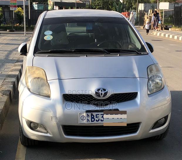 Toyota Yaris Base Hatchback 5dr 2010 Black