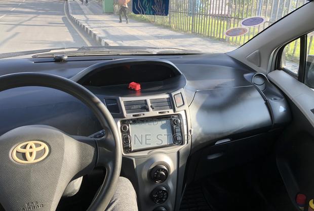 Toyota Yaris Base Hatchback 5dr 2010 Black