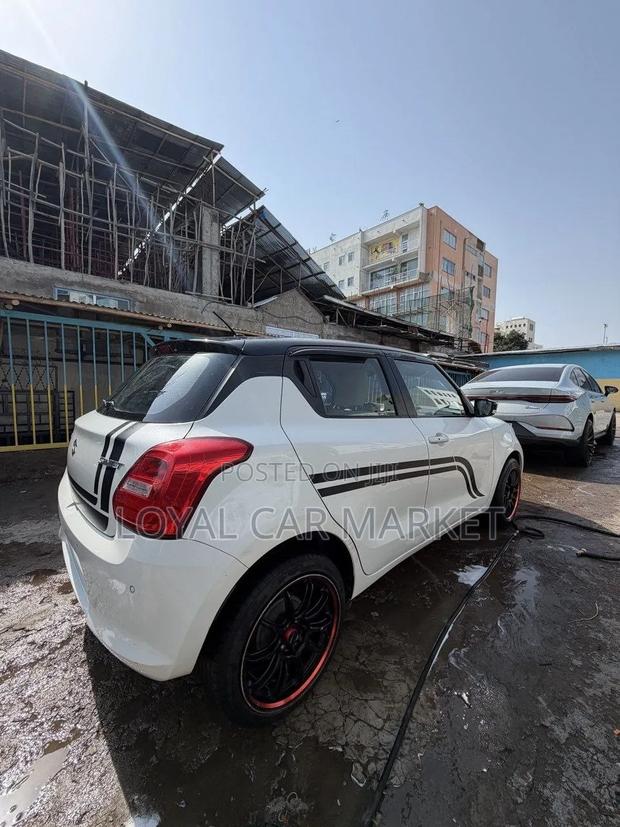 Suzuki Swift 2022 White